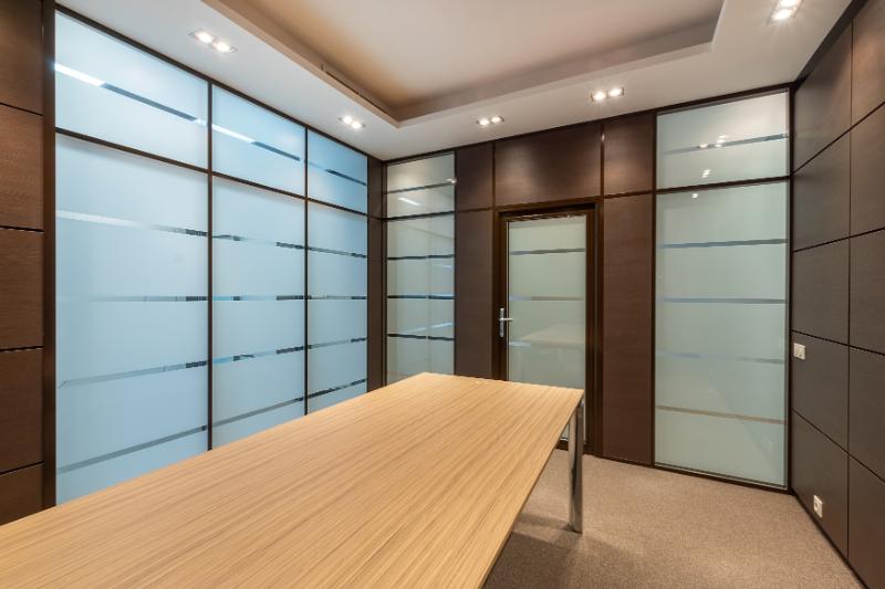 調光ガラスの仕組みや使い方を詳しく解説｜導入のポイントは？